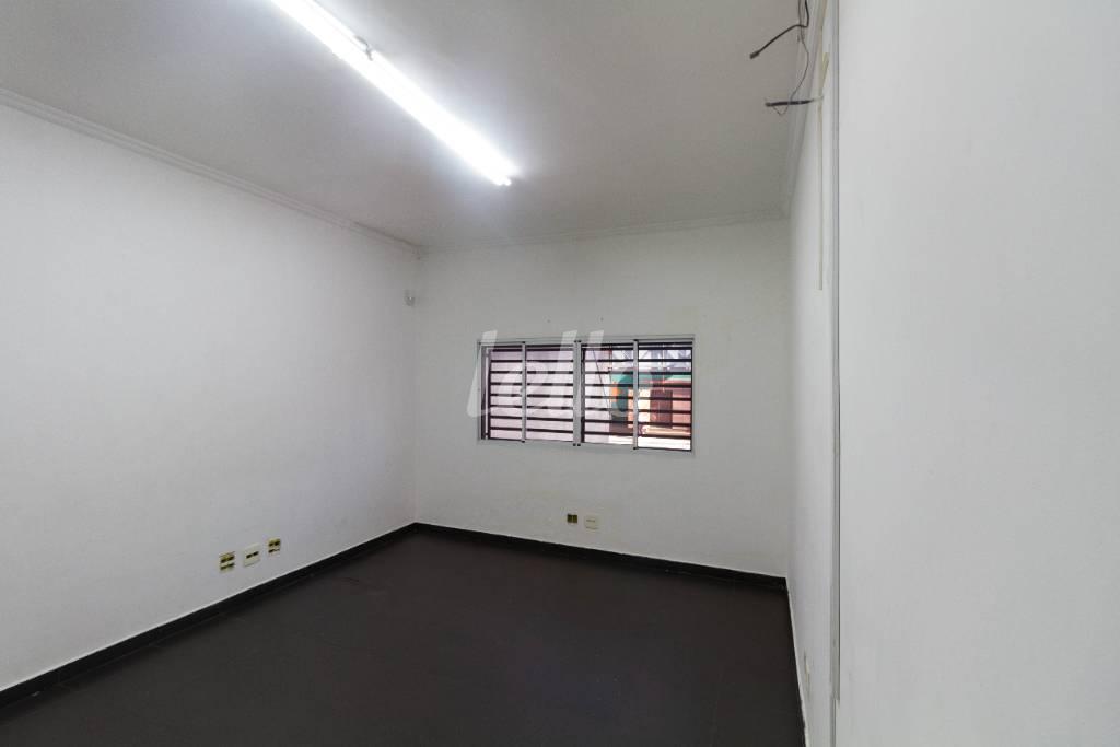 SALA 3 de Loja para alugar, Padrão com 400 m², e 50 vagas em Campestre - Santo André