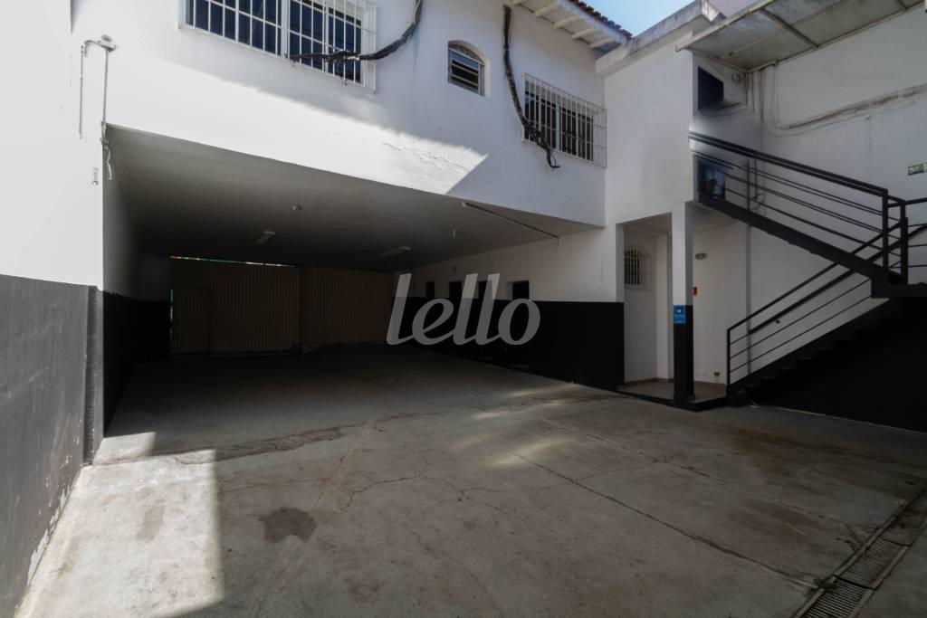 SALÃO FRENTE de Loja para alugar, Padrão com 400 m², e 50 vagas em Campestre - Santo André