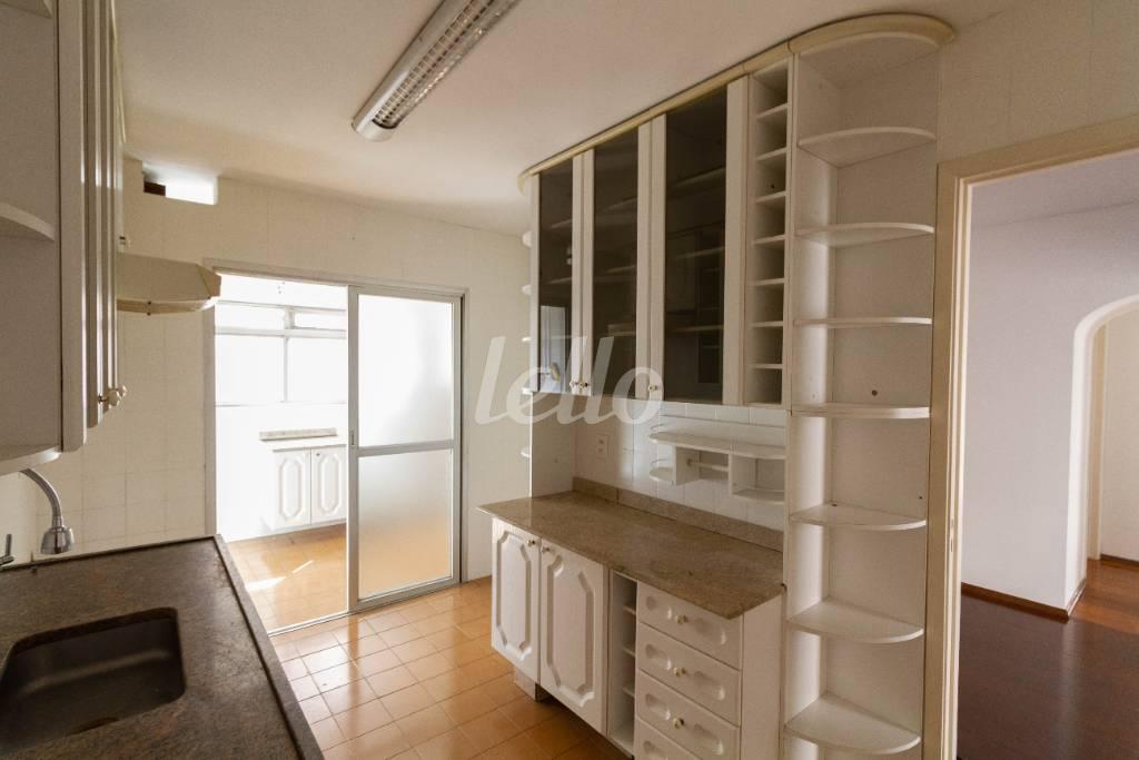 COZINHA de Apartamento para alugar, Padrão com 120 m², 3 quartos e 2 vagas em Brooklin Paulista - São Paulo