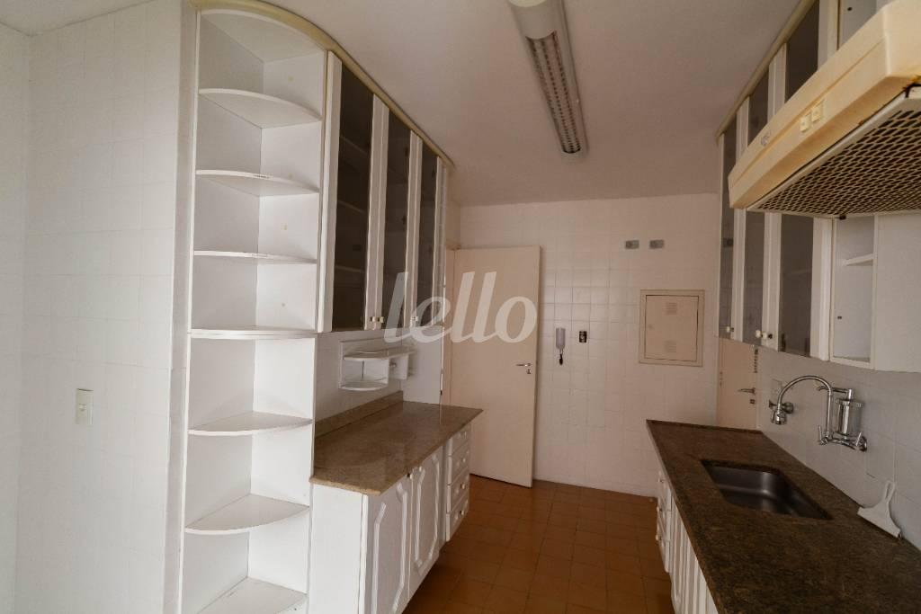 COZINHA de Apartamento para alugar, Padrão com 120 m², 3 quartos e 2 vagas em Brooklin Paulista - São Paulo