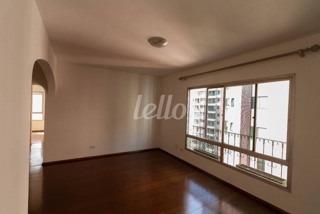 SALA de Apartamento para alugar, Padrão com 120 m², 3 quartos e 2 vagas em Brooklin Paulista - São Paulo