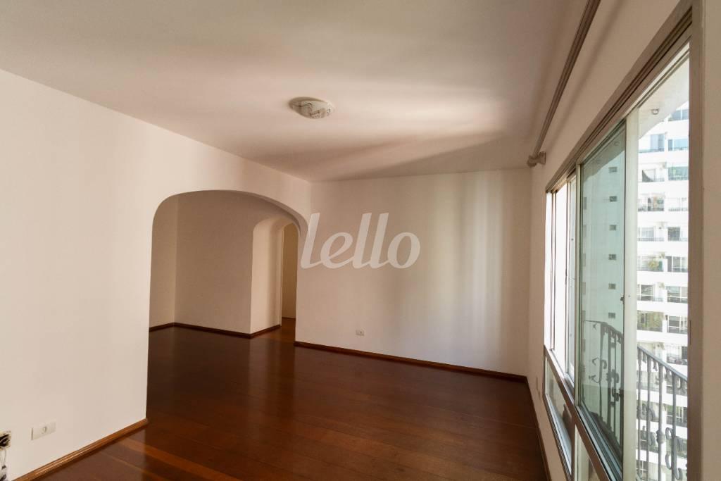 SALA de Apartamento para alugar, Padrão com 120 m², 3 quartos e 2 vagas em Brooklin Paulista - São Paulo