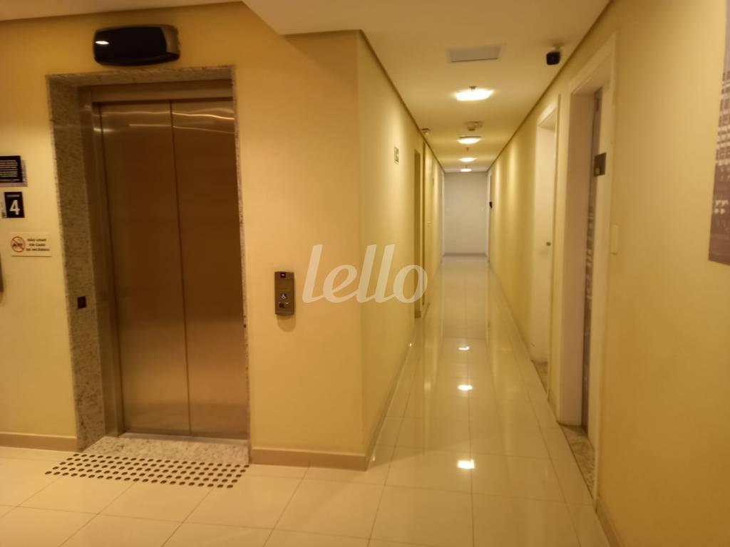 ELEVADOR  CORREDOR de Sala / Conjunto à venda, Padrão com 37 m², e 1 vaga em Vila Mariana - São Paulo