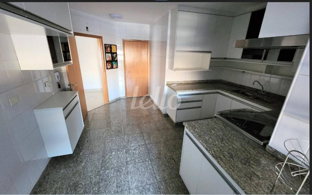COZINHA de Apartamento à venda, Padrão com 140 m², 3 quartos e 3 vagas em Chácara Inglesa - São Paulo