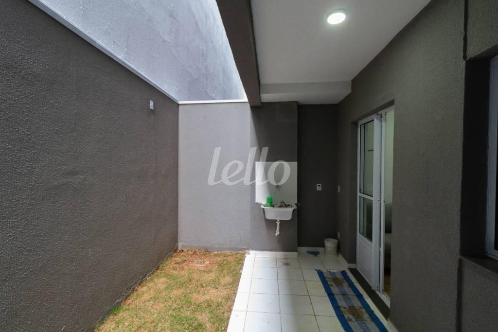 ÁREA DE SERVIÇO E QUINTAL de Apartamento para alugar, Padrão com 38 m², 1 quarto e em Vila Esperança - São Paulo