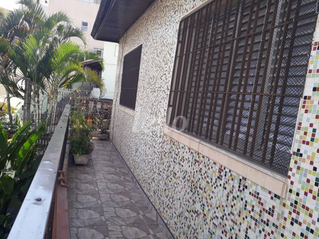 CORREDOR de Casa à venda, sobrado com 300 m², 3 quartos e 6 vagas em Jardim Santa Ines - São Paulo