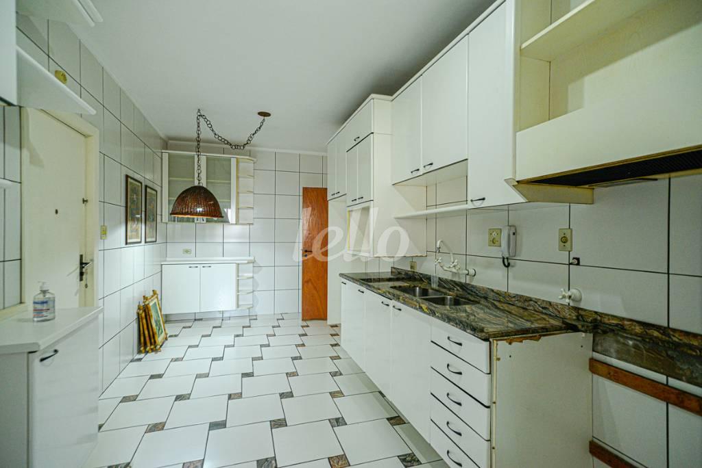 COZINHA de Apartamento à venda, Padrão com 180 m², 3 quartos e 1 vaga em Higienópolis - São Paulo