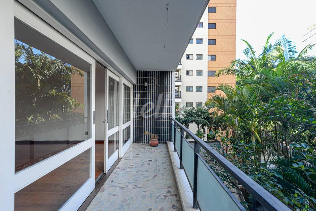 VARANDA de Apartamento à venda, Padrão com 180 m², 3 quartos e 1 vaga em Higienópolis - São Paulo