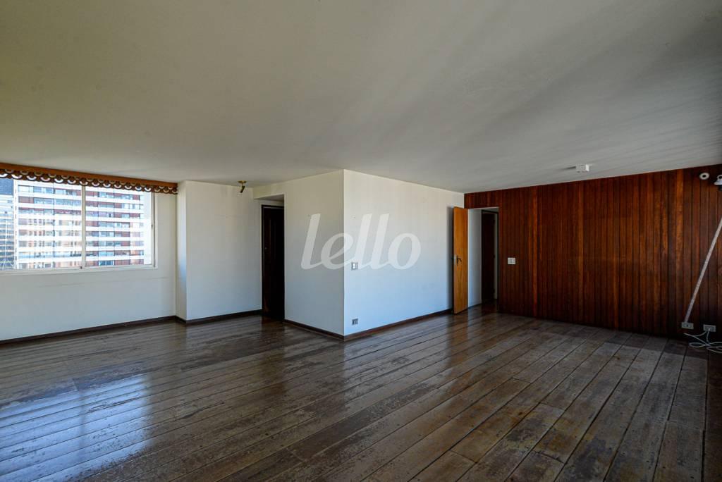 SALA de Apartamento à venda, Padrão com 155 m², 3 quartos e 2 vagas em Bela Vista - São Paulo