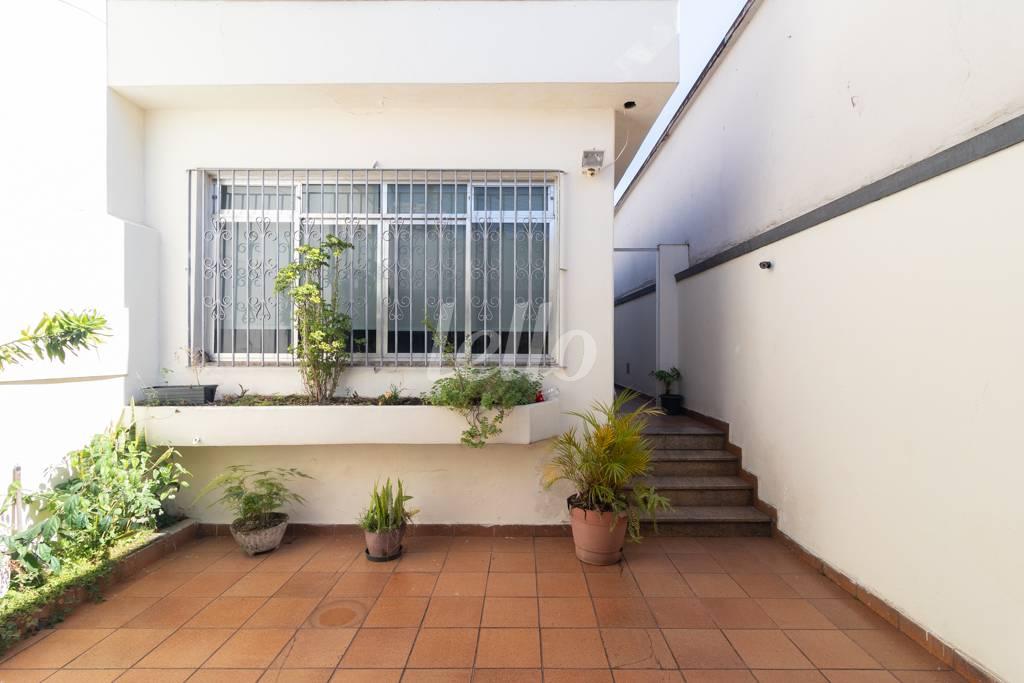 36 - GARAGEM (2) de Casa à venda, térrea com 180 m², 3 quartos e 4 vagas em Vila Bertioga - São Paulo