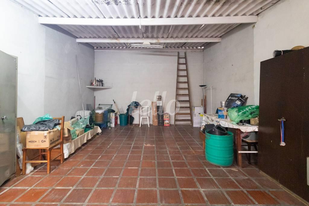 32 - ÁREA EXTERNA (3) de Casa à venda, térrea com 180 m², 3 quartos e 4 vagas em Vila Bertioga - São Paulo