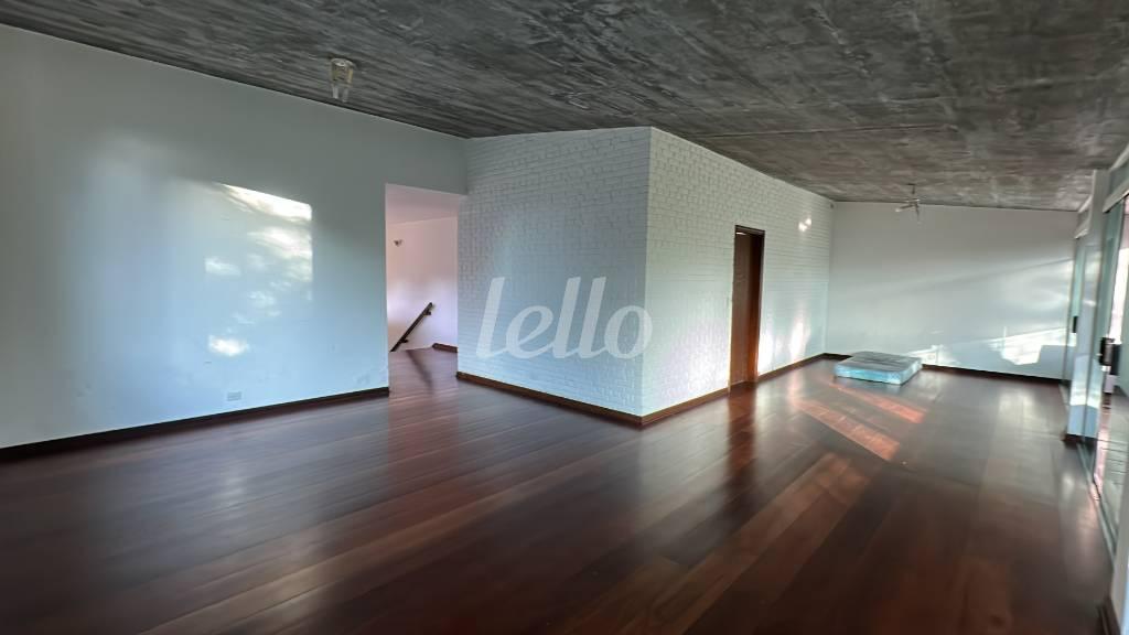 DORMITÓRIO de Casa para alugar, sobrado com 399 m², 6 quartos e 4 vagas em Jardim Guedala - São Paulo