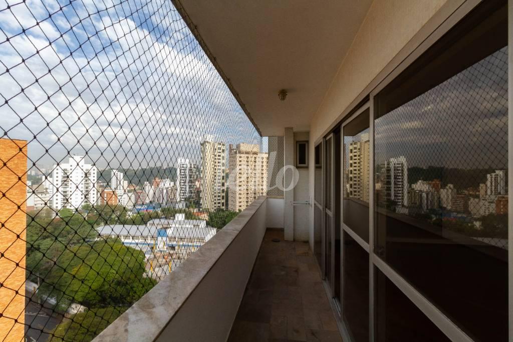 SACADA de Apartamento para alugar, Padrão com 200 m², 3 quartos e 3 vagas em Real Parque - São Paulo