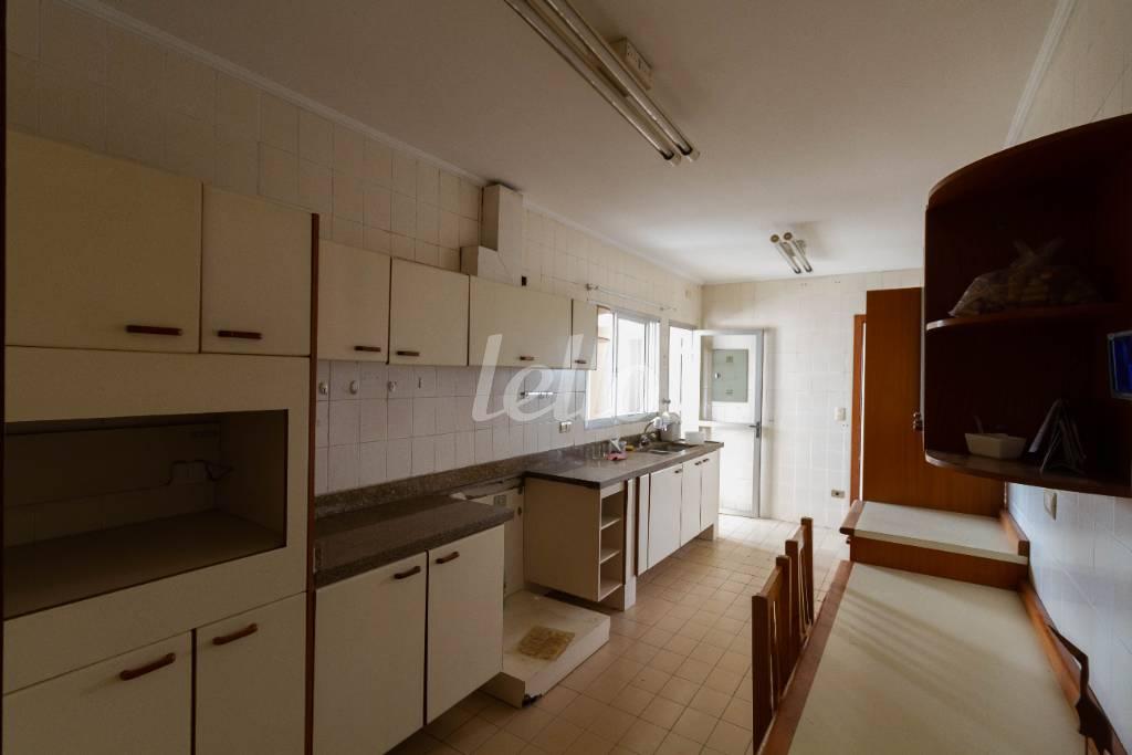 COZINHA de Apartamento para alugar, Padrão com 200 m², 3 quartos e 3 vagas em Real Parque - São Paulo