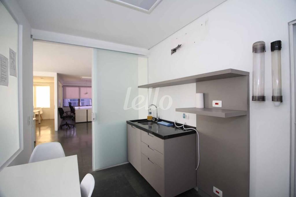 COPA de Sala / Conjunto para alugar, Padrão com 128 m², e 2 vagas em Itaim Bibi - São Paulo