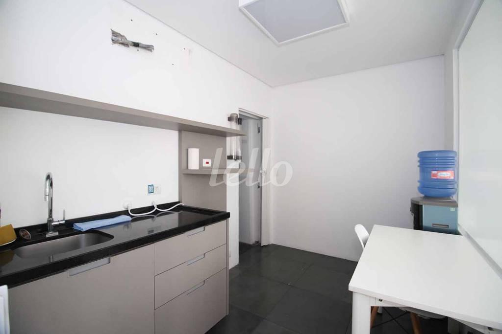 COPA de Sala / Conjunto para alugar, Padrão com 128 m², e 2 vagas em Itaim Bibi - São Paulo