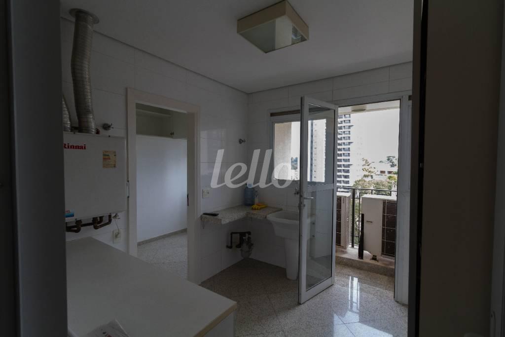 ÁREA DE SERVIÇO de Apartamento para alugar, Padrão com 240 m², 2 quartos e 4 vagas em Jardim Panorama - São Paulo