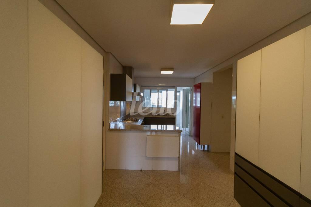 COZINHA de Apartamento para alugar, Padrão com 240 m², 2 quartos e 4 vagas em Jardim Panorama - São Paulo