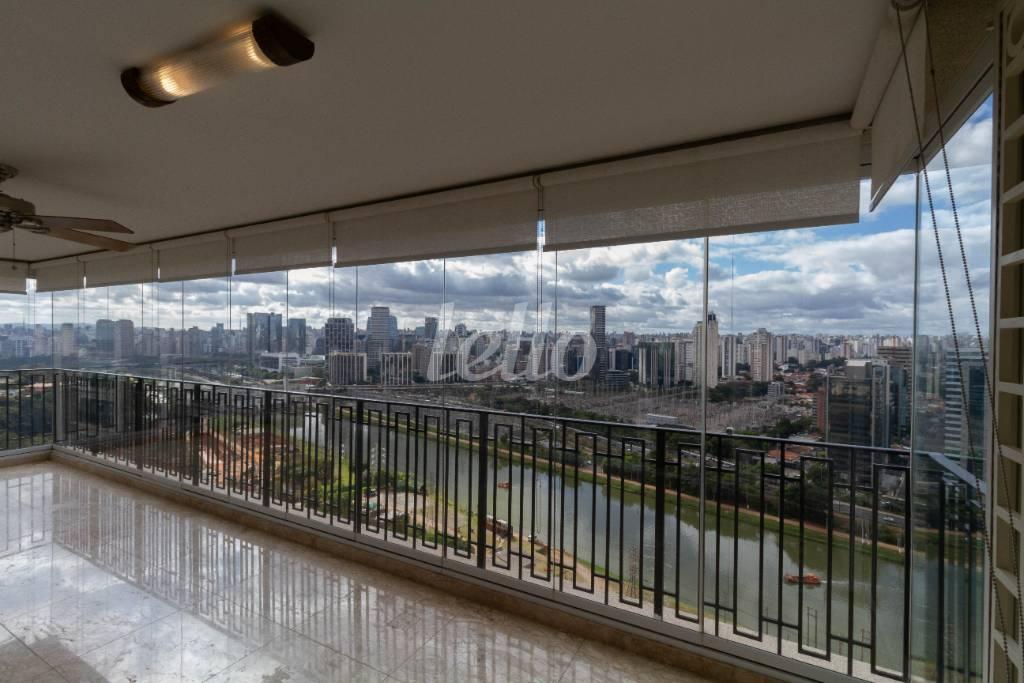 SACADA de Apartamento para alugar, Padrão com 240 m², 2 quartos e 4 vagas em Jardim Panorama - São Paulo