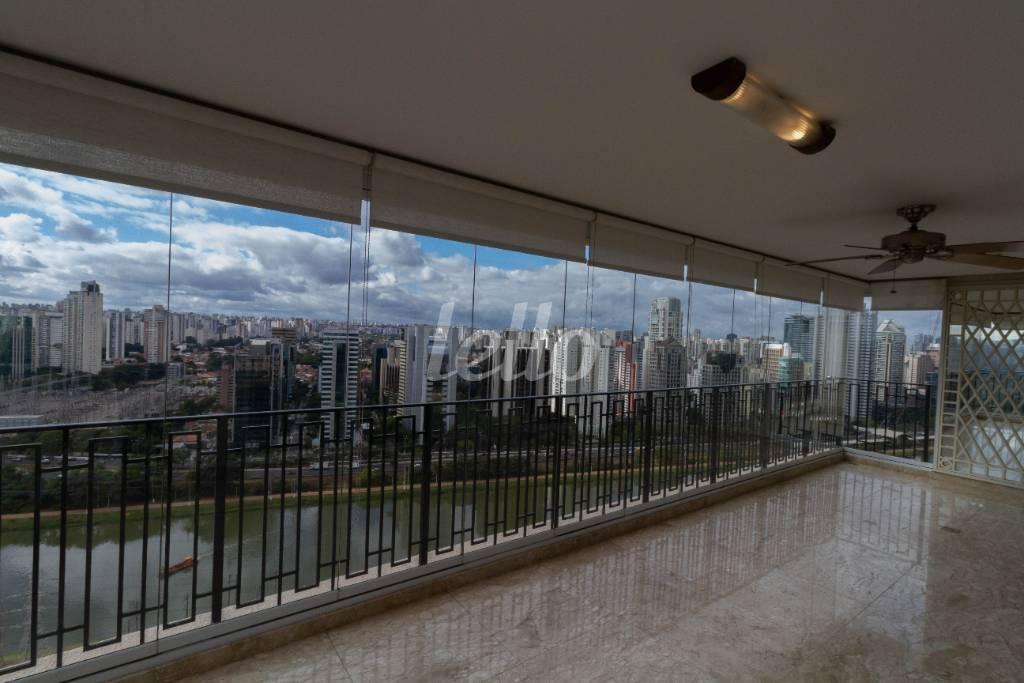 SACADA de Apartamento para alugar, Padrão com 240 m², 2 quartos e 4 vagas em Jardim Panorama - São Paulo