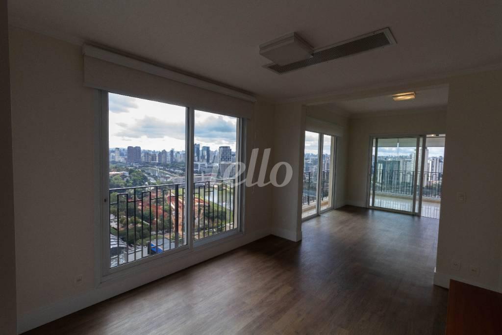 SALA DE TV de Apartamento para alugar, Padrão com 240 m², 2 quartos e 4 vagas em Jardim Panorama - São Paulo