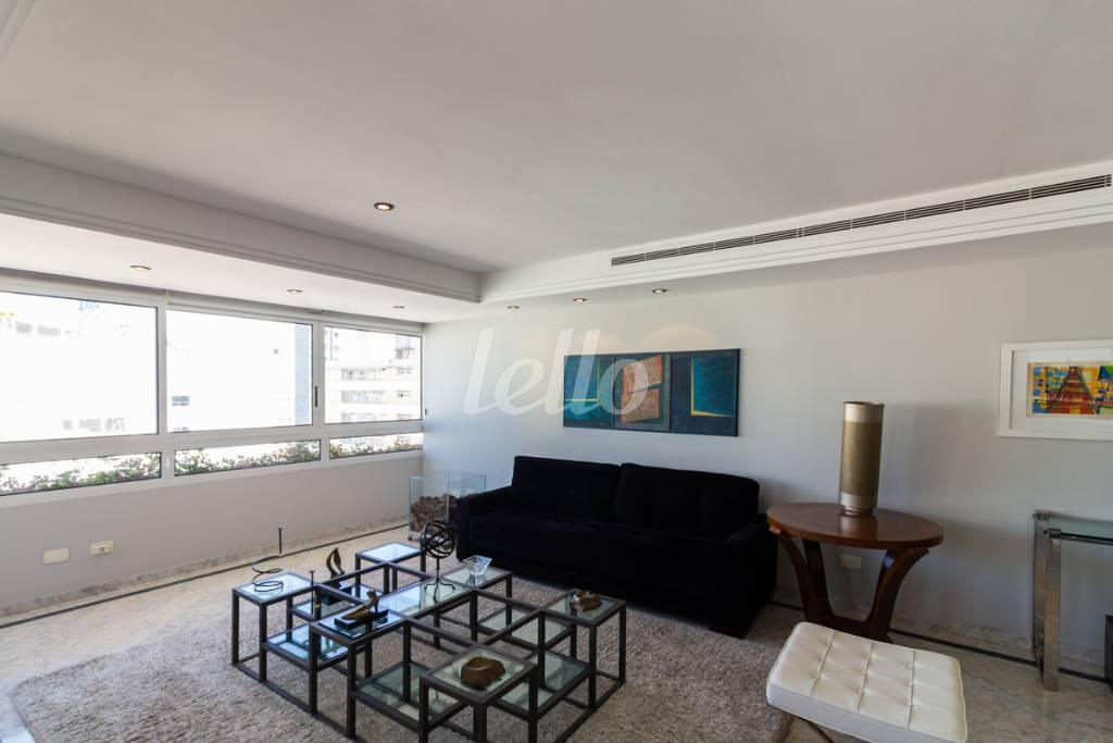 SALA de Apartamento à venda, Padrão com 117 m², 2 quartos e 2 vagas em Jardim Paulista - São Paulo