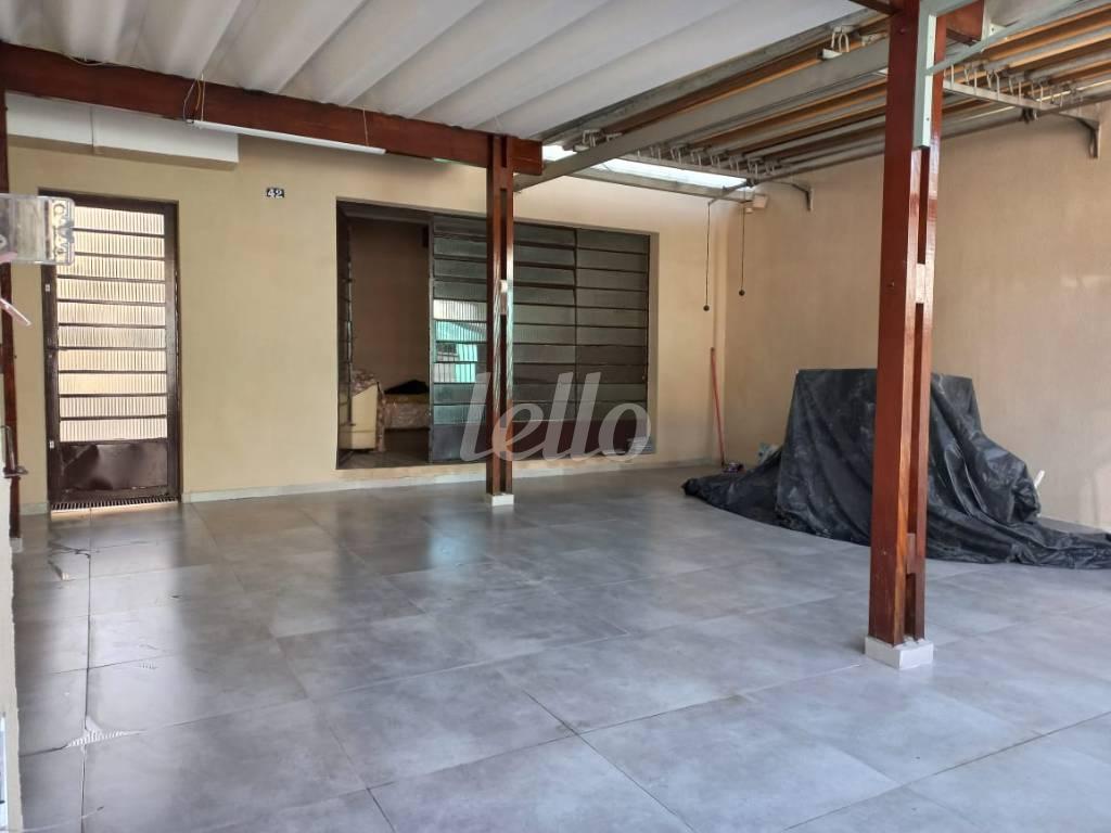 GARAGEM de Casa à venda, sobrado com 240 m², 6 quartos e 3 vagas em Vila Baruel - São Paulo