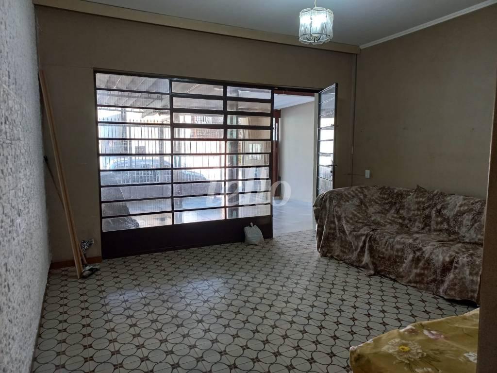 SALA CASA FRENTE de Casa à venda, sobrado com 240 m², 6 quartos e 3 vagas em Vila Baruel - São Paulo