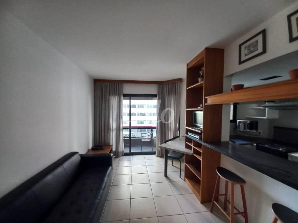 SALA de Apartamento à venda, Padrão com 47 m², 1 quarto e 1 vaga em Itaim Bibi - São Paulo