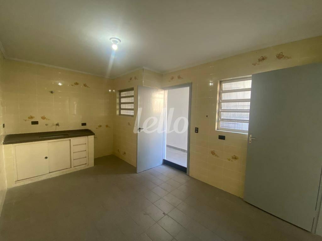 SALA 5 de Casa para alugar, térrea com 150 m², e 2 vagas em Vila Leopoldina - Santo André