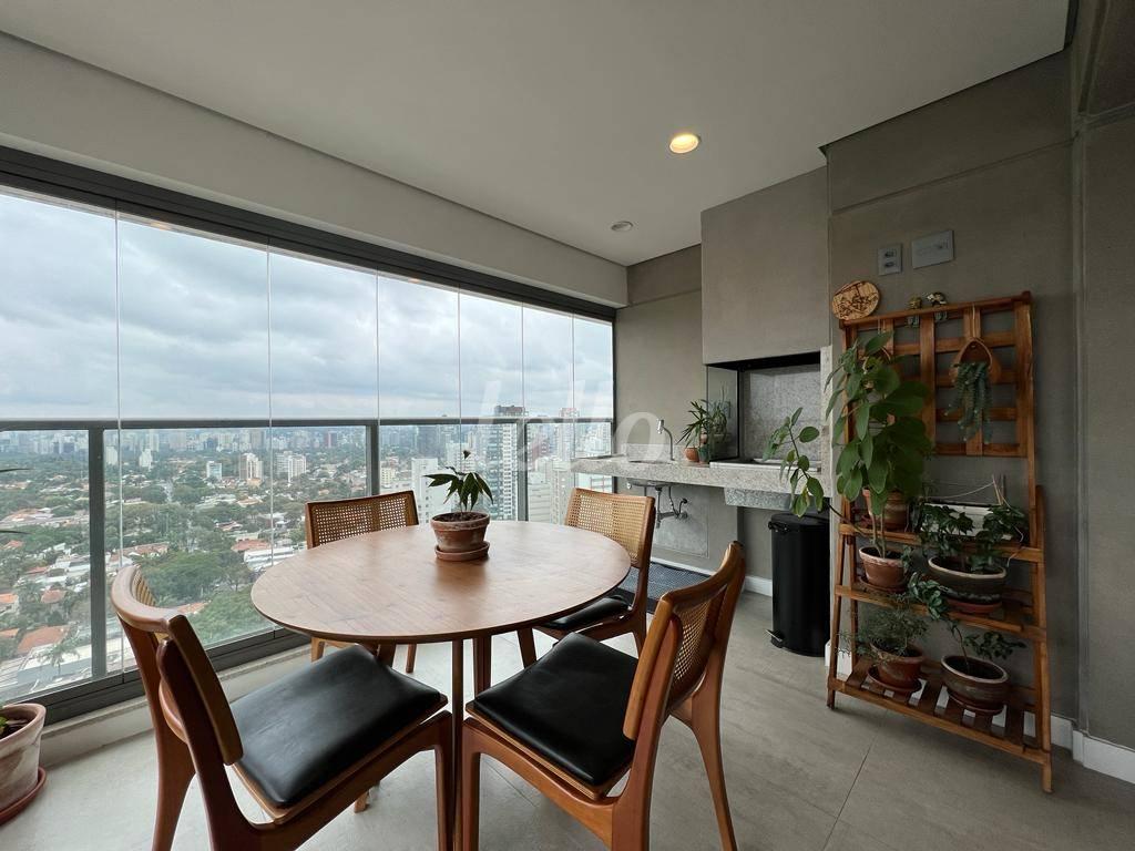 TERRAÇO GOURMET de Apartamento à venda, Padrão com 71 m², 2 quartos e 1 vaga em Jardins - São Paulo