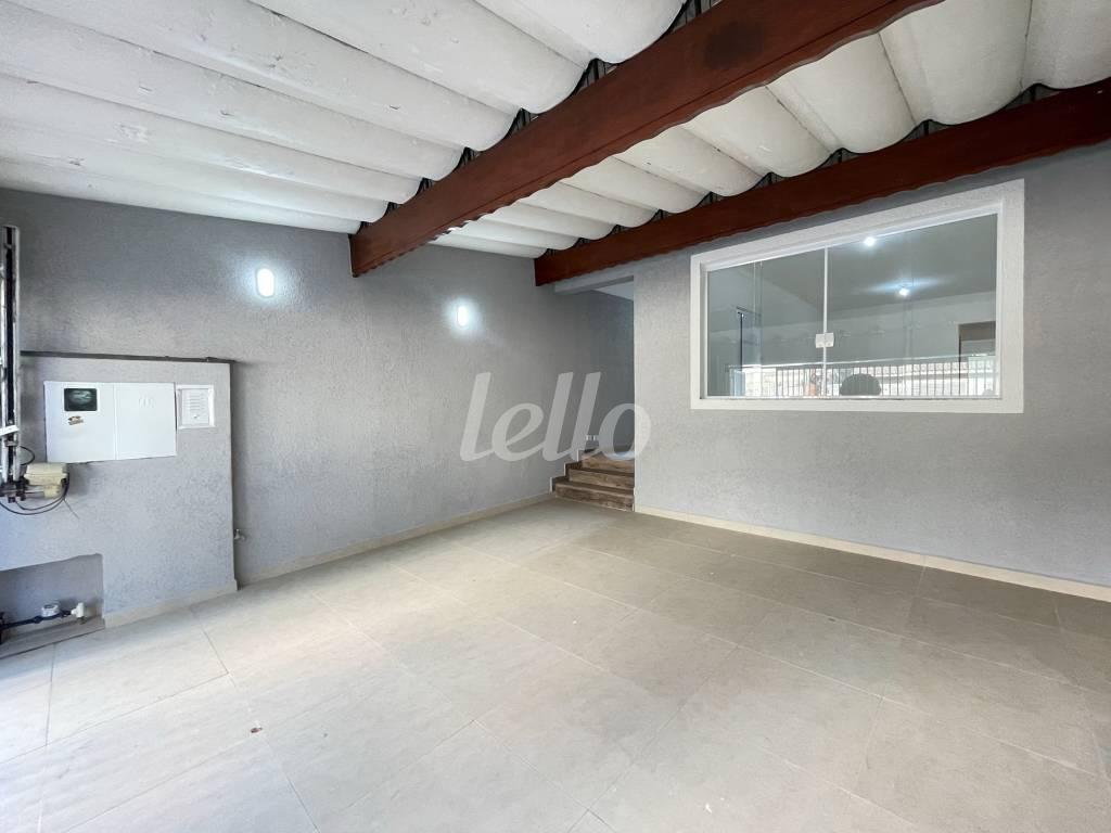 GARAGEM de Casa à venda, sobrado com 132 m², 3 quartos e 2 vagas em Vila Matilde - São Paulo