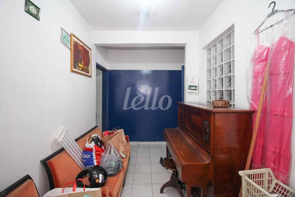 SALA 1 de Loja para alugar, Padrão com 200 m², e em Mirandopolis - São Paulo