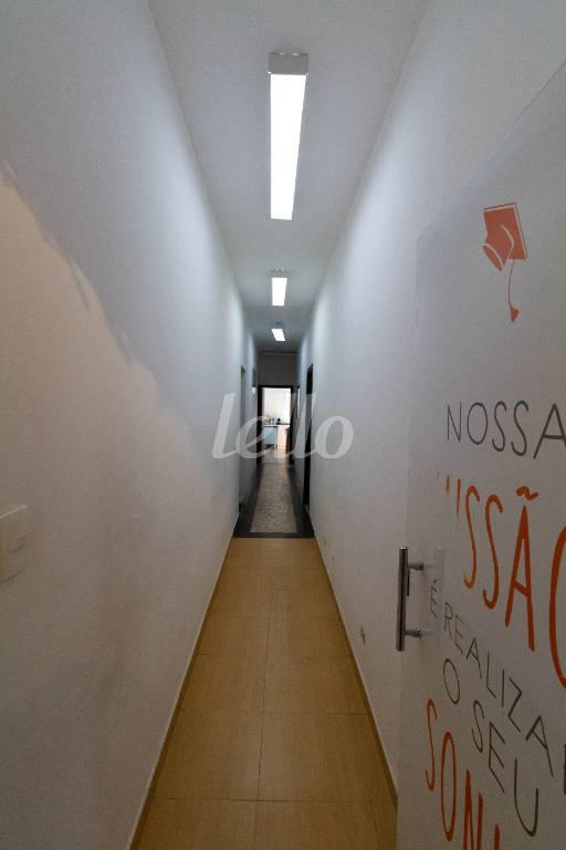 CORREDOR LATERAL INTERNO de Casa à venda, sobrado com 500 m², 7 quartos e 10 vagas em Saúde - São Paulo