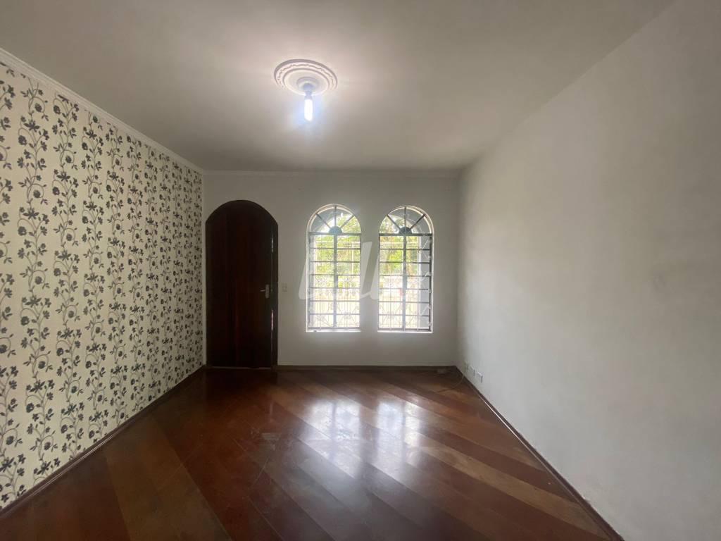 4 SALA de Casa à venda, sobrado com 145 m², 3 quartos e 2 vagas em Jardim - Santo André