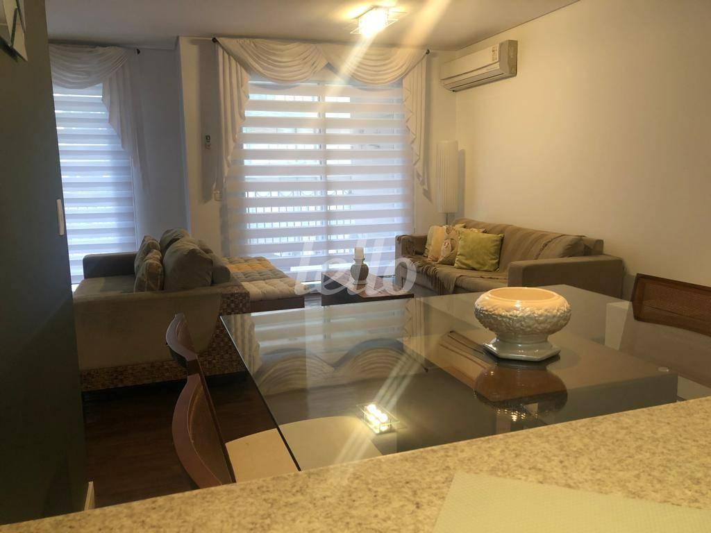 SALA de Apartamento para alugar, Padrão com 78 m², 1 quarto e 2 vagas em Vila Nova Conceição - São Paulo