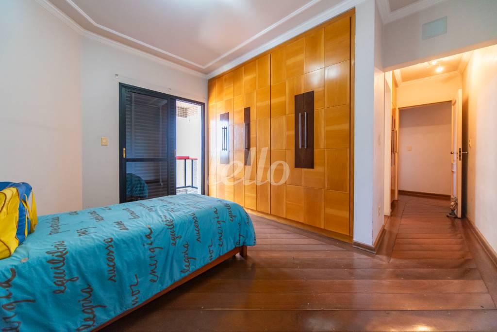 QUARTO de Apartamento à venda, Padrão com 458 m², 4 quartos e 4 vagas em Jardim - Santo André