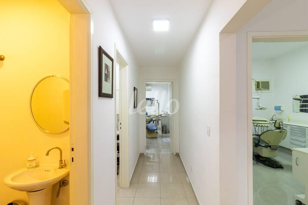 CORREDOR de Casa à venda, sobrado com 200 m², e 2 vagas em Brooklin Paulista - São Paulo