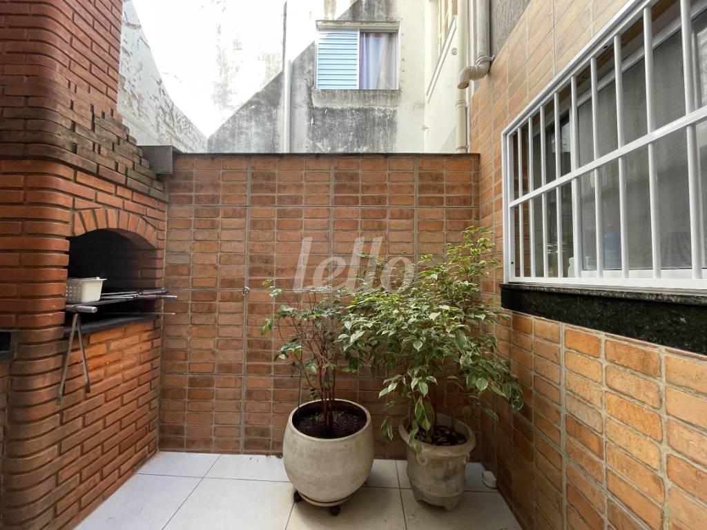 CHURRASQUEIRA de Casa à venda, sobrado com 126 m², 2 quartos e 1 vaga em Vila Bertioga - São Paulo