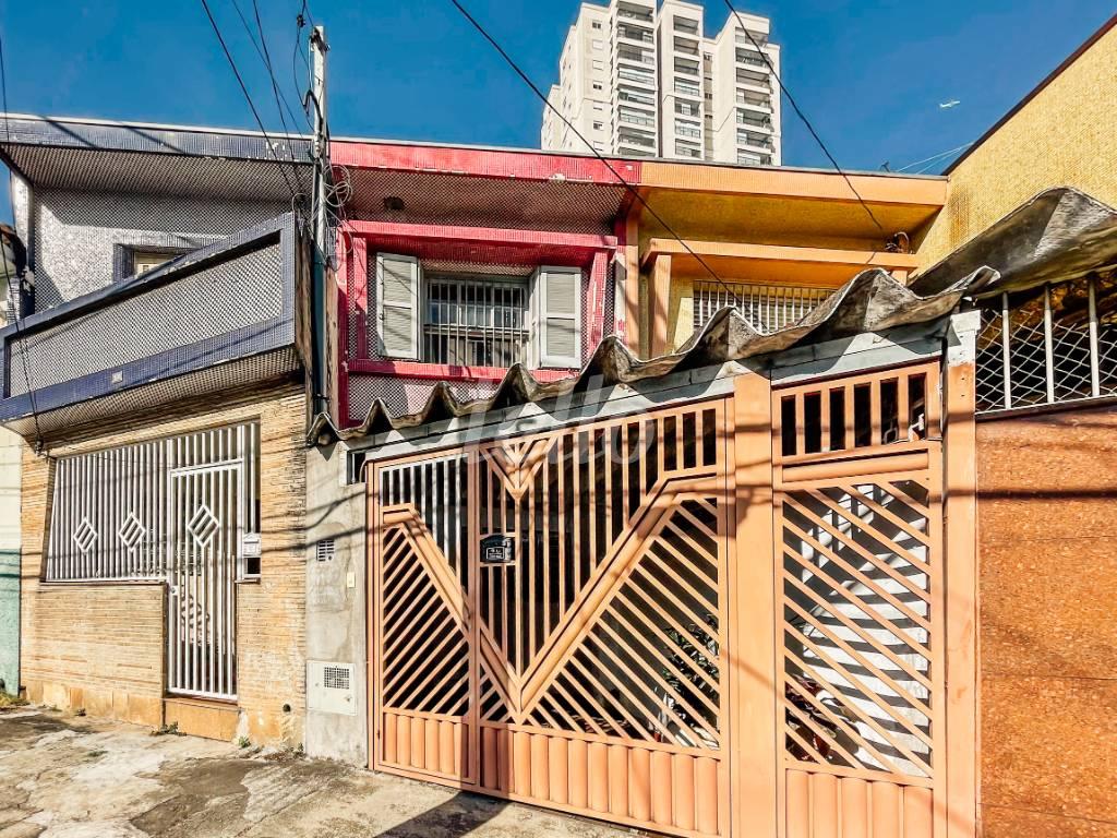 FACHADA de Casa à venda, sobrado com 126 m², 2 quartos e 1 vaga em Vila Bertioga - São Paulo