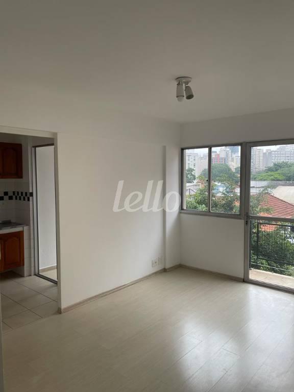 SALA de Apartamento à venda, Padrão com 41 m², 1 quarto e 1 vaga em Vila Olímpia - São Paulo