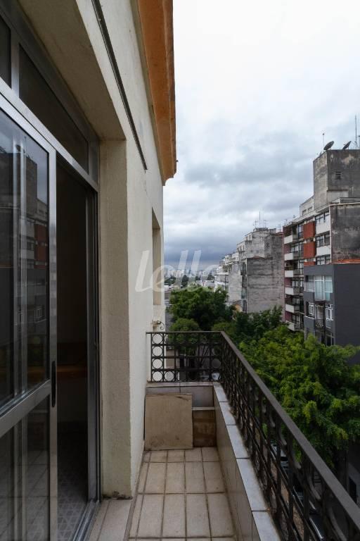 SACADA de Apartamento para alugar, Padrão com 88 m², 2 quartos e em Bom Retiro - São Paulo