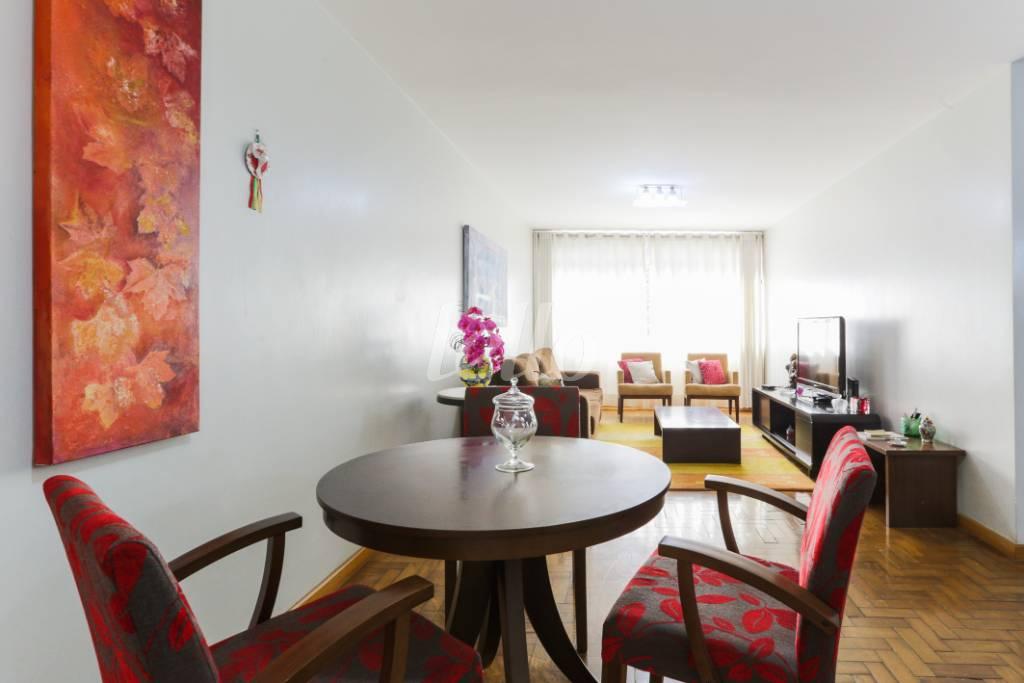 SALA de Apartamento para alugar, Padrão com 133 m², 3 quartos e 1 vaga em Itaim Bibi - São Paulo