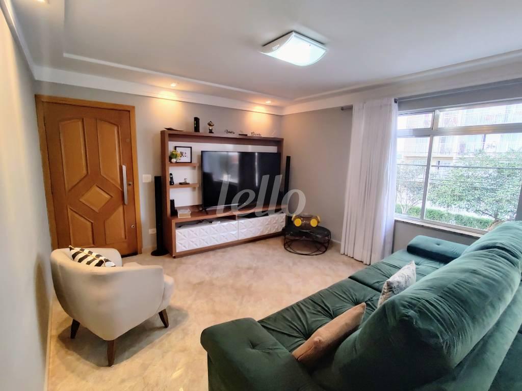 LIVING de Casa à venda, assobradada com 250 m², 4 quartos e 6 vagas em Vila Alpina - São Paulo