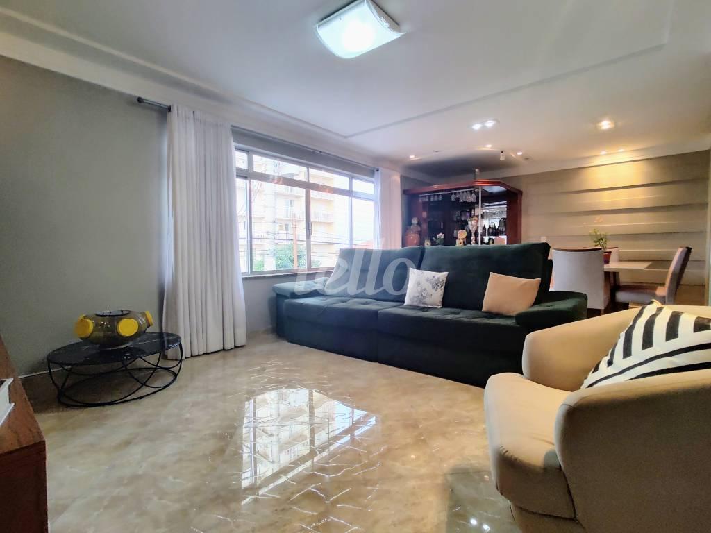 LIVING de Casa à venda, assobradada com 250 m², 4 quartos e 6 vagas em Vila Alpina - São Paulo