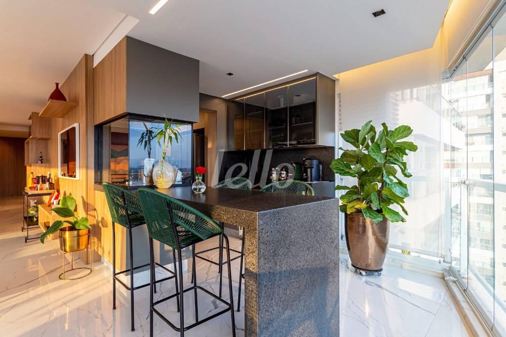 VARANDA de Apartamento à venda, Padrão com 220 m², 4 quartos e 3 vagas em Campo Belo - São Paulo