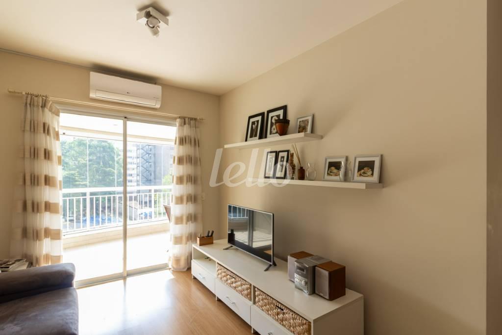 SALA de Apartamento para alugar, Padrão com 78 m², 2 quartos e 1 vaga em Cerqueira César - São Paulo