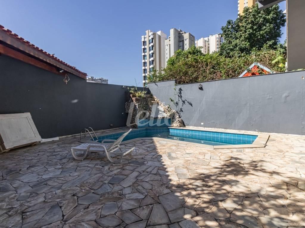 PISCINA de Casa para alugar, sobrado com 600 m², e 2 vagas em Paraíso do Morumbi - São Paulo