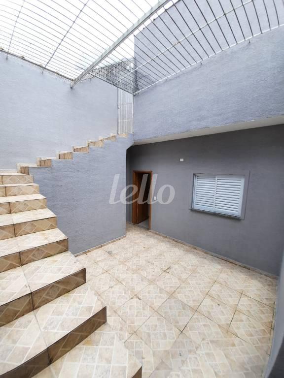 QUINTAL de Casa à venda, sobrado com 249 m², 4 quartos e 2 vagas em Vila Luzita - Santo André