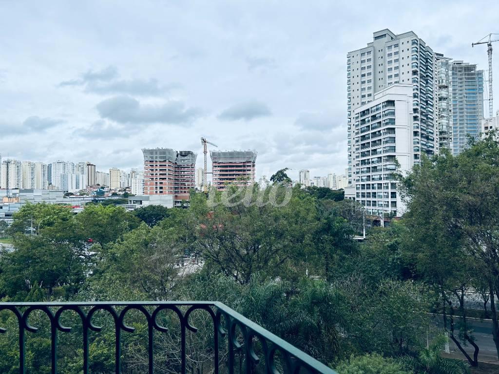 VISTA DA SALA de Apartamento à venda, Padrão com 70 m², 3 quartos e 2 vagas em Jardim Vila Mariana - São Paulo